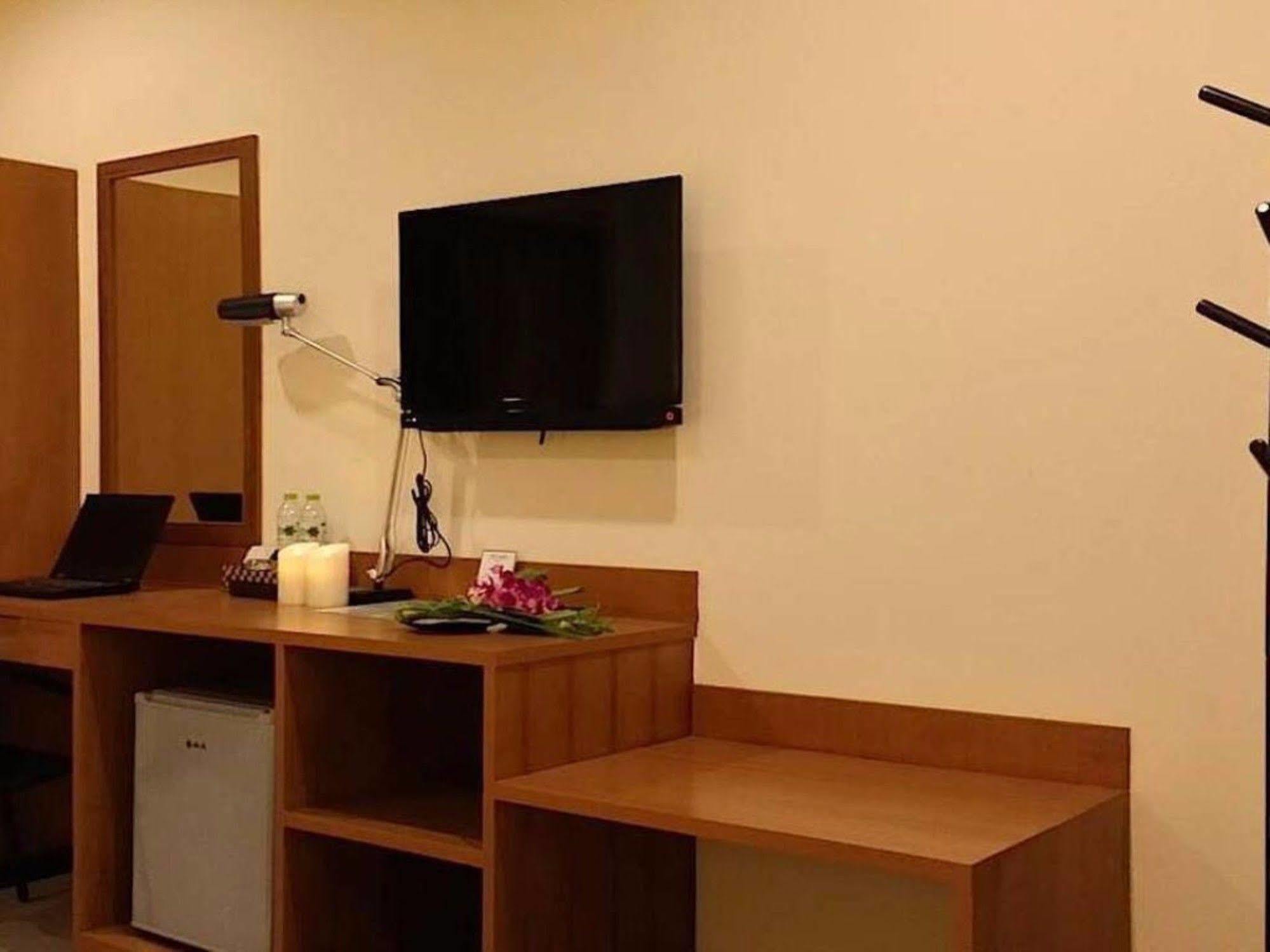 Lita Place Roi Et Luaran gambar